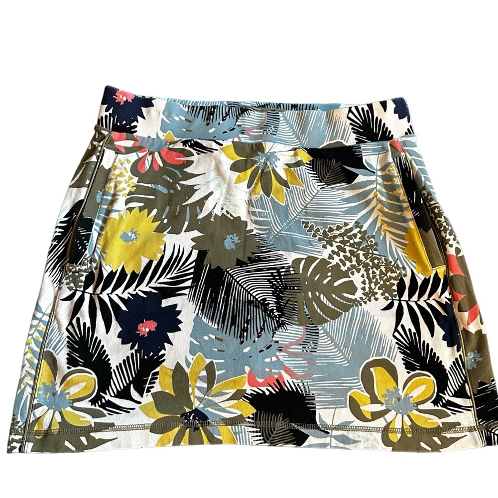 T by Talbots tropical yoga everyday skort women’s size medium. Zipper pockets